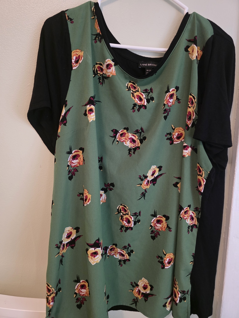 Lane Bryant Green Floral Raglan Sleeve Top